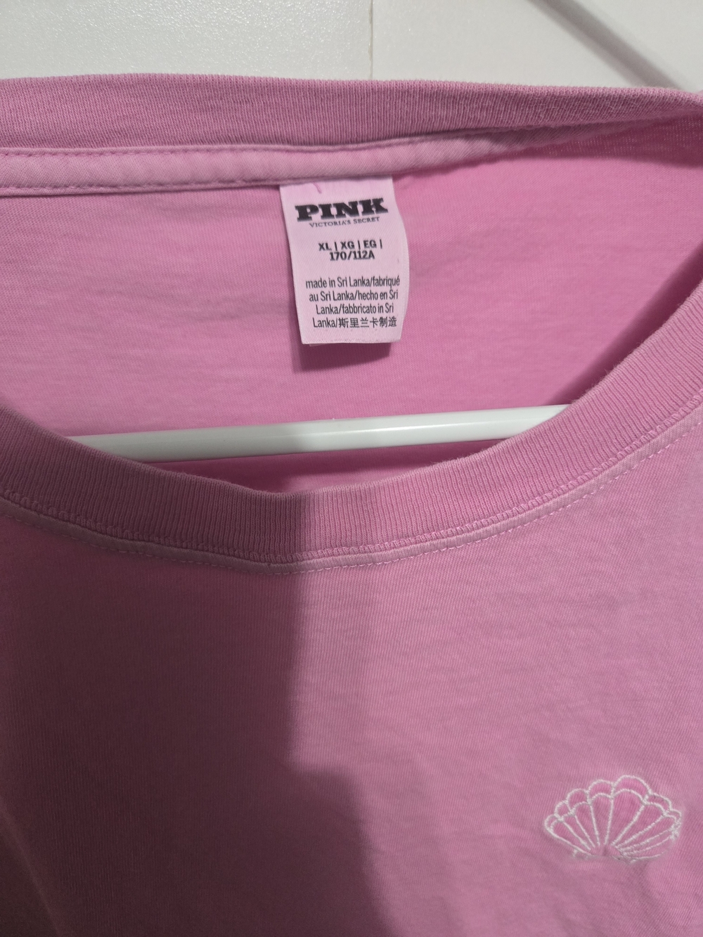 PINK Victoria's Secret Pink Tee with Shell Embroidery - Picture 2 of 4